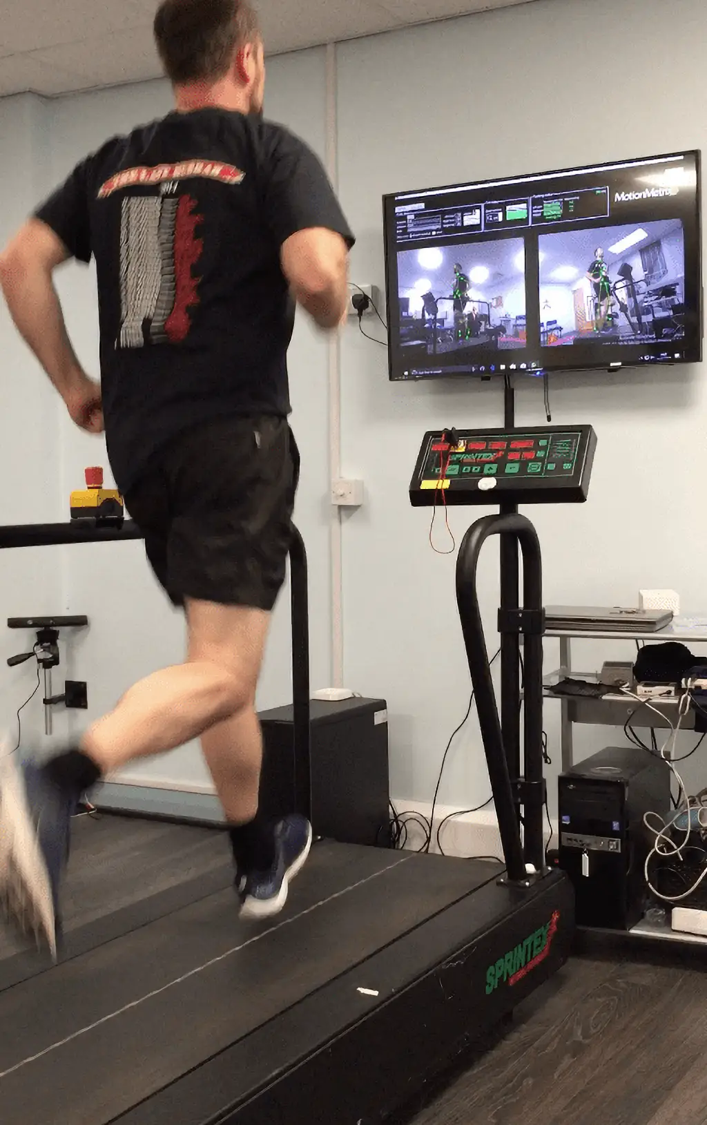 3D treadmill gait analysis using the MotionMetrix system