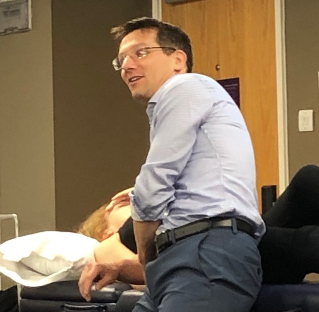 Antonio Stecco working on a patient during the course